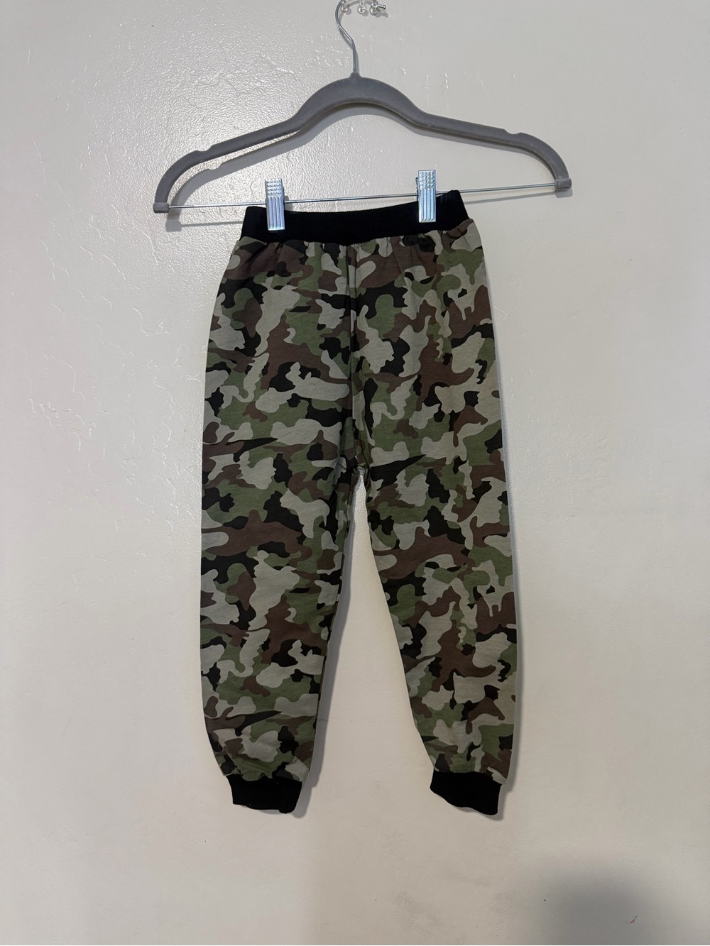 SHEIN Green & Brown Camo Kids Jogger Pants